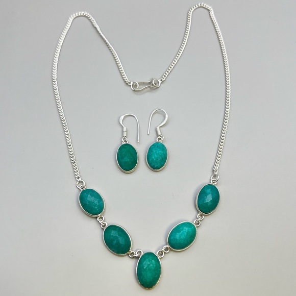 New Faceted Enhanced Emerald Stone Necklace w Earrings Set 18” - Picture 3 of 7